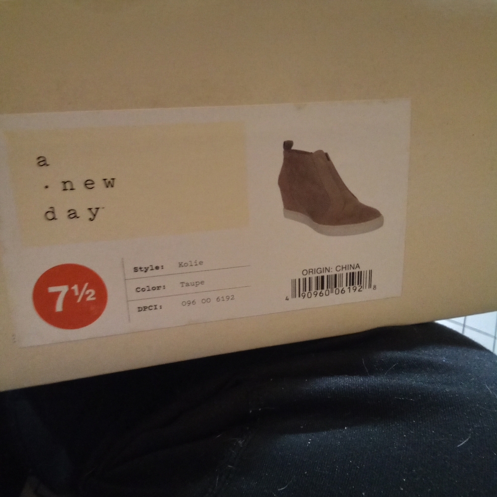 A New Day Tan Wedges with Suede Finish - Picture 6 of 7
